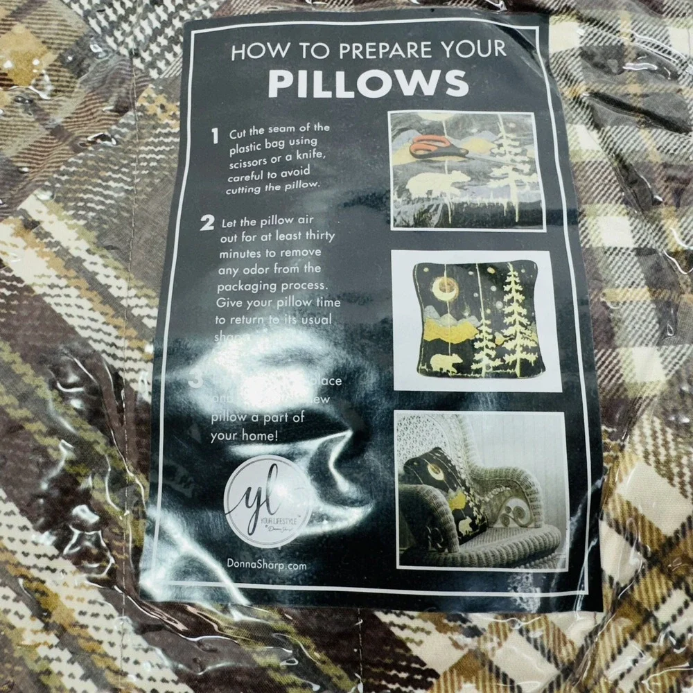 Donna Sharp Dec Pillow, Chimera Bear UCC (Plaid). 18